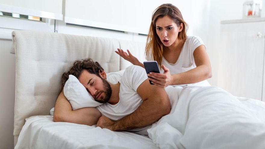 Como ver los mensajes bloqueados de tu pareja en WhatsApp 🕵️‍♀️ en 10 minutos